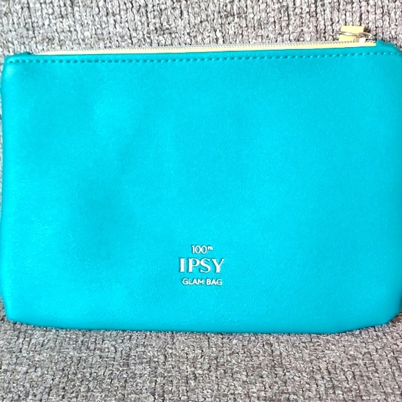Ipsy bag - Picture 2 of 3